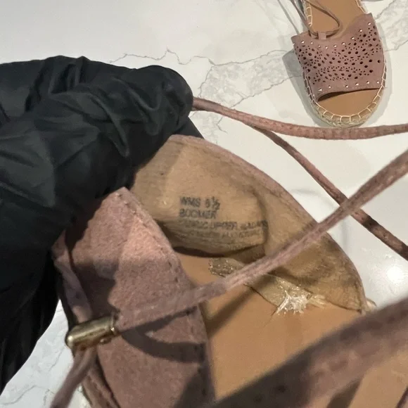 Blowfish Pink Espadrille Sandals with Cutout Design women’s 8.5 - Picture 3 of 4